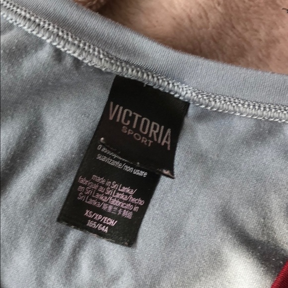 🖤❤️ VS workout tank tops - Picture 2 of 4